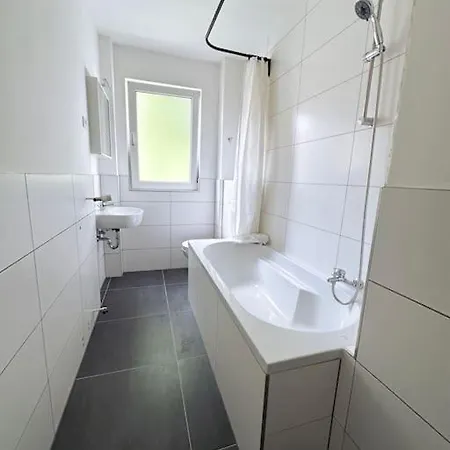 With Wifi, Kitchen And 4k Tv * Essen
