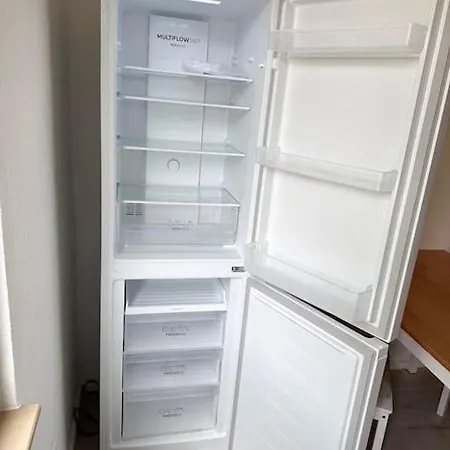 With Wifi, Kitchen And 4k Tv * Essen
