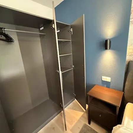 With Wifi, Kitchen And 4k Tv Apartment