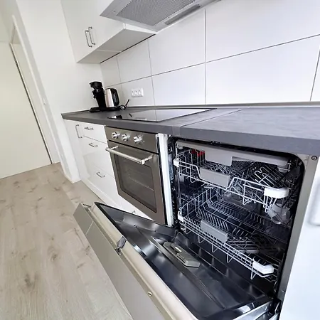 With Wifi, Kitchen And 4k Tv Apartment *